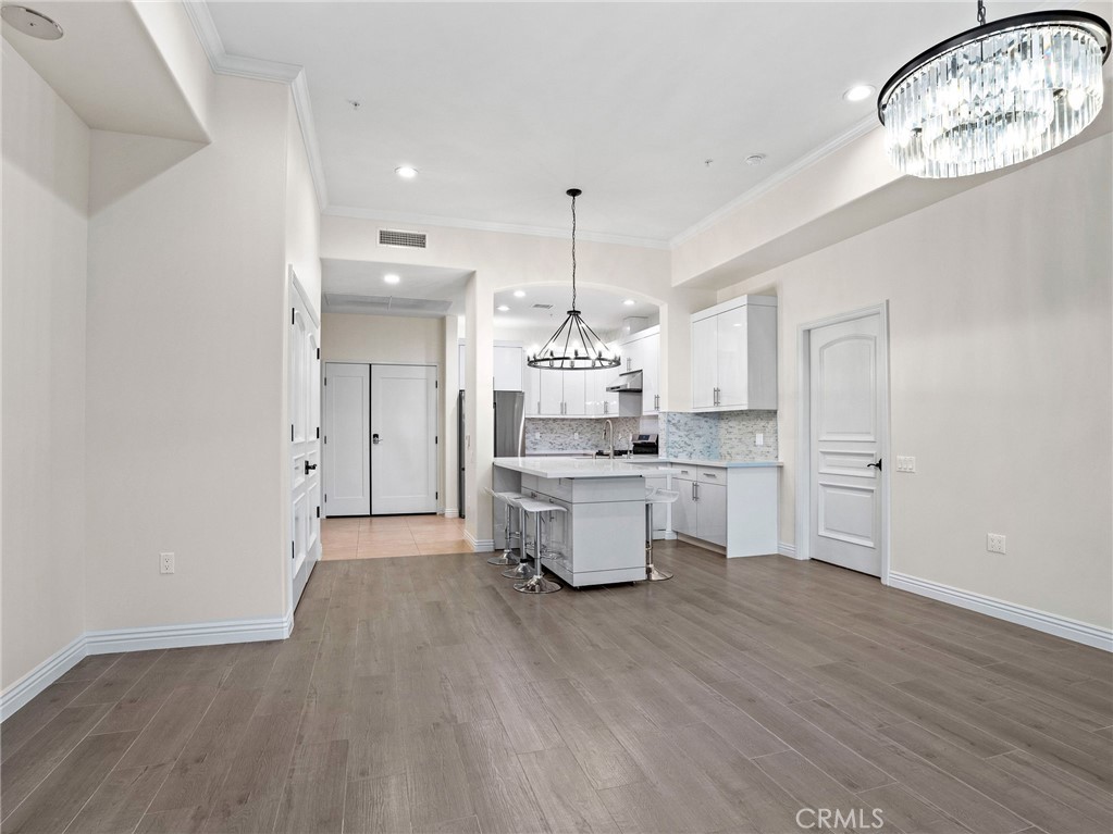 1598 Long Beach #405