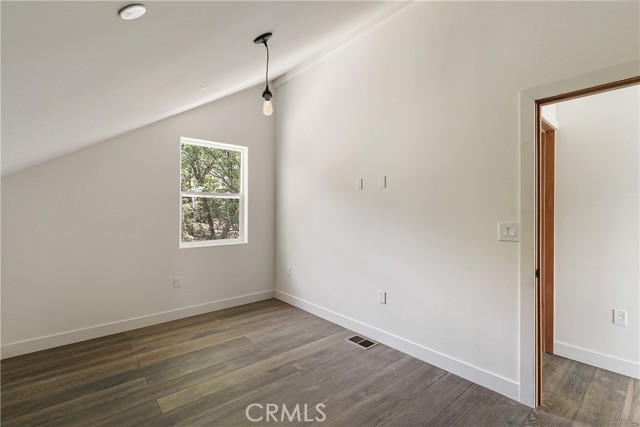 1670 Grass Valley Road, Lake Arrowhead CA: https://media.crmls.org/medias/b37f76fa-0e83-4102-a4e1-bca507ba3d4a.jpg