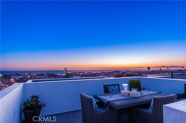 1635 Palm Drive, Hermosa Beach, California 90254, 4 Bedrooms Bedrooms, ,3 BathroomsBathrooms,Residential,Sold,Palm,SB17135203