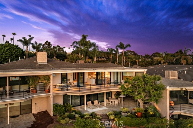1075 Granville Drive, Newport Beach CA: https://media.crmls.org/medias/b380128c-738f-4b6b-8282-22c2f24380c5.jpg