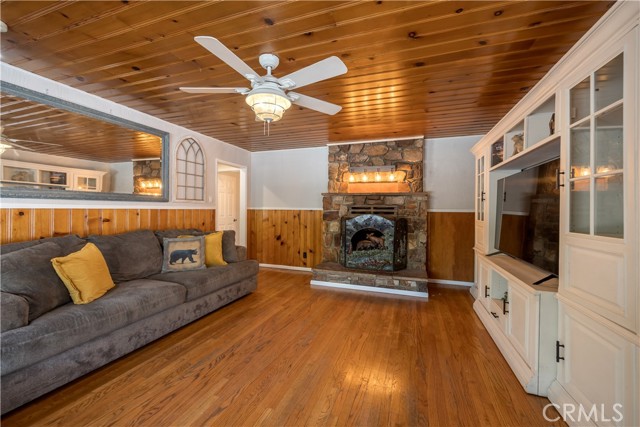 42668 Sonoma Drive, Big Bear Lake CA: https://media.crmls.org/medias/b3803ae5-3ddb-46da-b16e-99a7a7efd29b.jpg