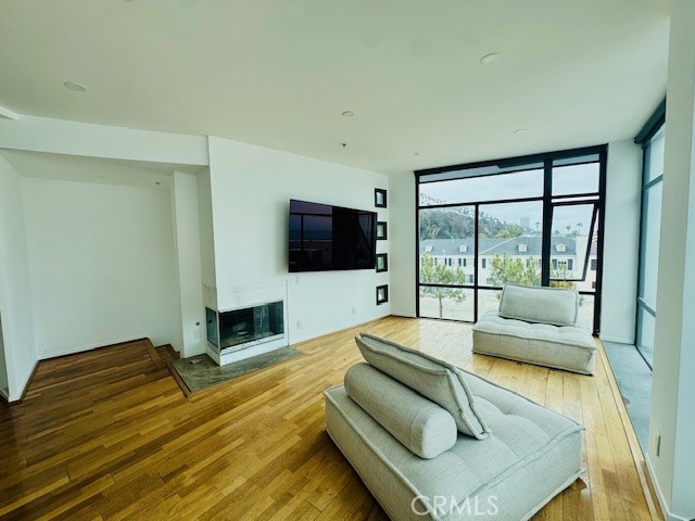 270 Palisades Beach Road, Santa Monica CA: https://media.crmls.org/medias/b380484f-624d-4f79-b7bf-4bc09f0ae794.jpg