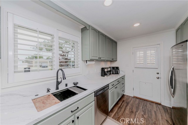 10252 Lorraine Lane, Cypress CA: https://media.crmls.org/medias/b3807e17-64c5-482b-8035-acba65ac824a.jpg