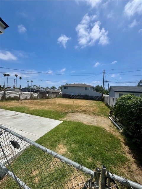 Detail Gallery Image 3 of 9 For 5046 Pacific Ave, Long Beach,  CA 90805 - 2 Beds | 1 Baths