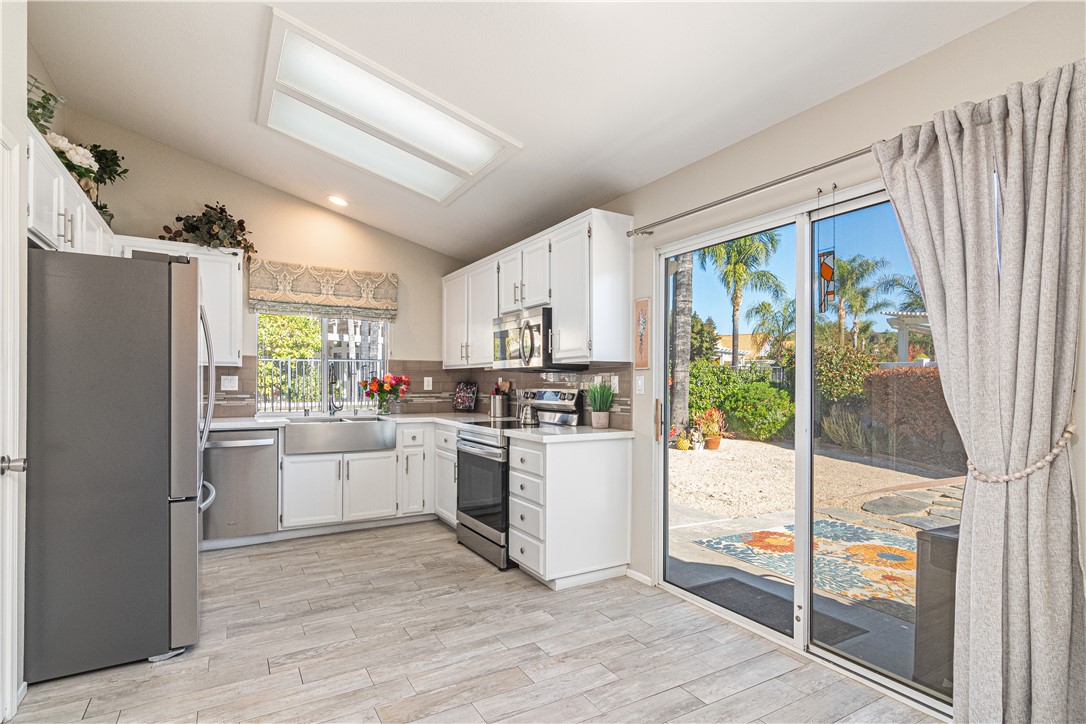 Detail Gallery Image 14 of 36 For 40259 Corte Delfin, Murrieta,  CA 92562 - 2 Beds | 2 Baths