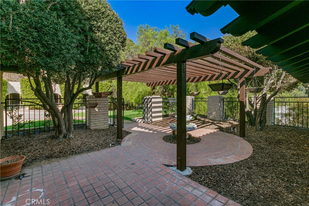 B3825D69 Fdc2 49D4 Bace 9Ac7C3Dfeb23 652 Robin Glen Drive, Glendale, Ca 91202 &Lt;Span Style='BackgroundColor:transparent;Padding:0Px;'&Gt; &Lt;Small&Gt; &Lt;I&Gt; &Lt;/I&Gt; &Lt;/Small&Gt;&Lt;/Span&Gt;