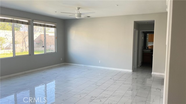 Detail Gallery Image 11 of 33 For 7575 Lime, Fontana,  CA 92336 - 5 Beds | 3 Baths