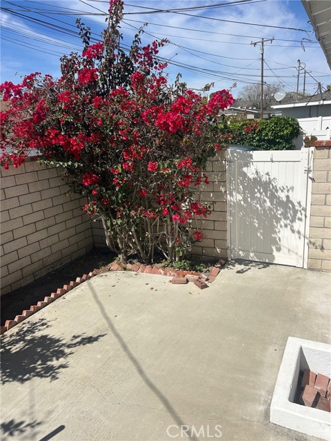 Detail Gallery Image 3 of 3 For 337 B Broadway, Costa Mesa,  CA 92627 - 1 Beds | 1 Baths