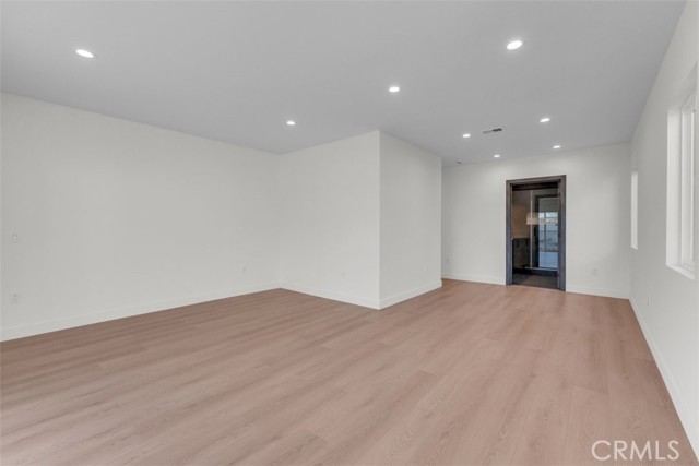 11240 Lull Street, Sun Valley CA: https://media.crmls.org/medias/b384eb54-bf4c-4bfb-a765-e79c0ee54e4e.jpg