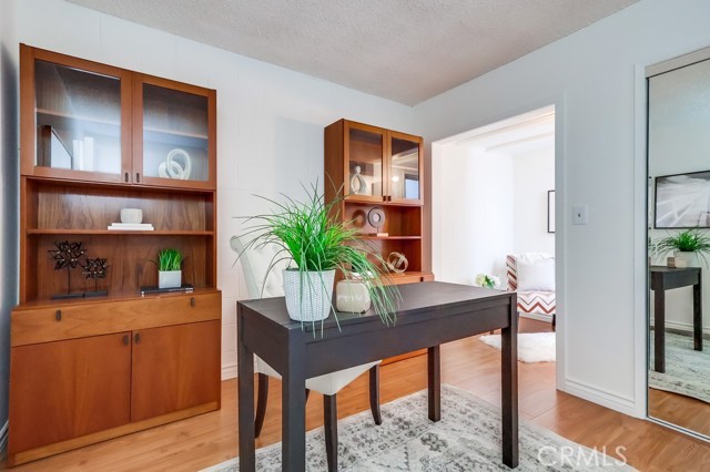 Detail Gallery Image 15 of 66 For 26832 Avenue of the Oaks #D,  Newhall,  CA 91321 - 2 Beds | 2 Baths