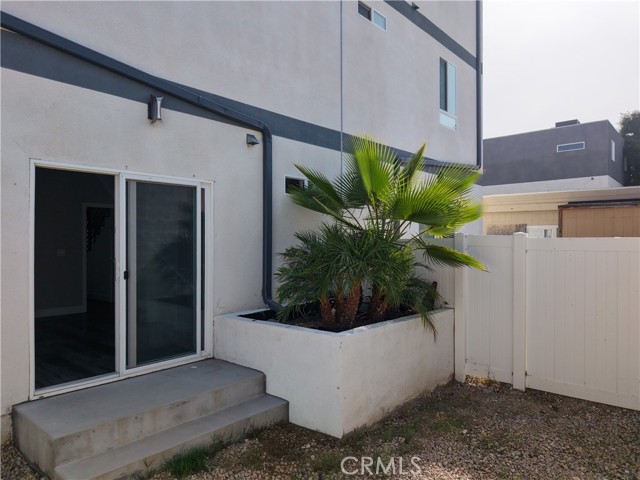 Detail Gallery Image 5 of 7 For 5743 Fulcher, North Hollywood,  CA 91601 - 4 Beds | 4 Baths