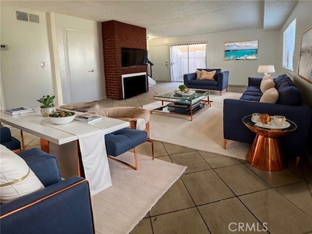 Detail Gallery Image 2 of 13 For 9019 Cedros Ave #1,  Panorama City,  CA 91402 - 2 Beds | 1/1 Baths