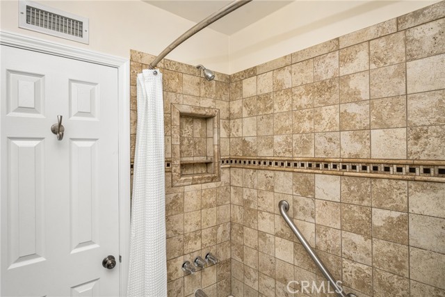 Detail Gallery Image 33 of 67 For 1832 Windsor Ln, Santa Ana,  CA 92705 - 4 Beds | 2/1 Baths