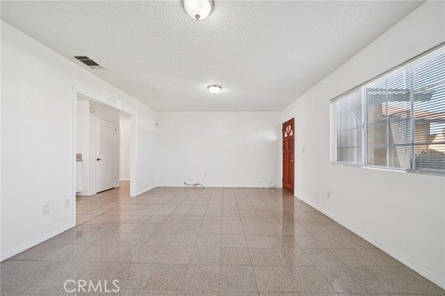 Detail Gallery Image 4 of 28 For 24335 Sykes Dr, Moreno Valley,  CA 92553 - 3 Beds | 2 Baths