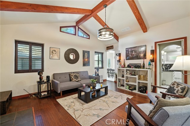 373 Redwood Lane, Crestline CA: https://media.crmls.org/medias/b386f8a0-392c-4aef-9f1c-99587becb018.jpg