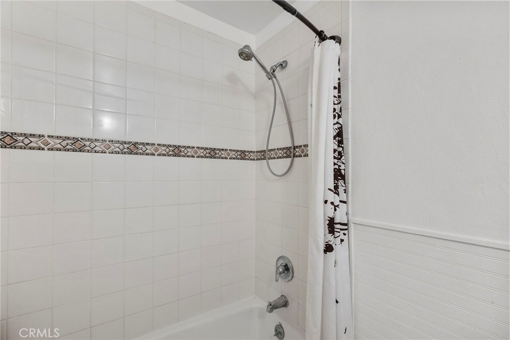 https://media.crmls.org/medias/b3871949-d393-46e4-8c56-469d3f2cfa36.jpg?preset=X-Large