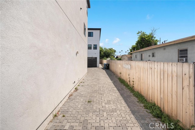 532 W Vernon Avenue, Los Angeles CA: https://media.crmls.org/medias/b3885dc8-632a-48a3-a7de-db3e718517a3.jpg