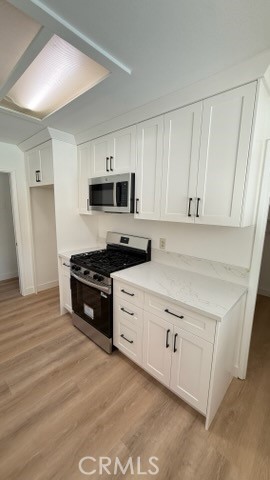 Detail Gallery Image 14 of 34 For 134 W Broadbent, Riverside,  CA 92507 - 4 Beds | 3 Baths