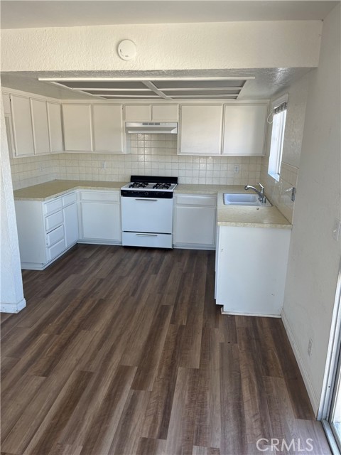 Detail Gallery Image 7 of 34 For 402 Ola Vista #B,  San Clemente,  CA 92672 - 3 Beds | 3 Baths