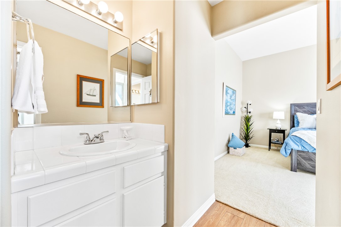 Detail Gallery Image 21 of 60 For 111 14th, Huntington Beach,  CA 92648 - 3 Beds | 2/1 Baths