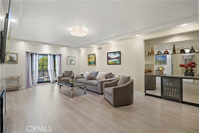 Detail Gallery Image 3 of 65 For 1422 N Central Ave #8,  Glendale,  CA 91202 - 3 Beds | 2 Baths