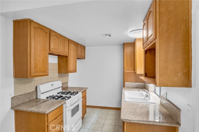 Detail Gallery Image 4 of 20 For 318 E Broadway #L,  San Gabriel,  CA 91776 - 2 Beds | 1 Baths