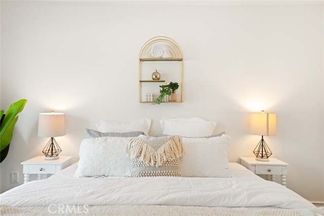 4405 W Sarah Street, Burbank CA: https://media.crmls.org/medias/b38a58f2-0539-4699-9350-5944c8114317.jpg