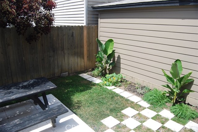 1734 E Florida Street, Long Beach CA: https://media.crmls.org/medias/b38a8a3a-44f9-49dc-a196-c9ebaeb363c8.jpg