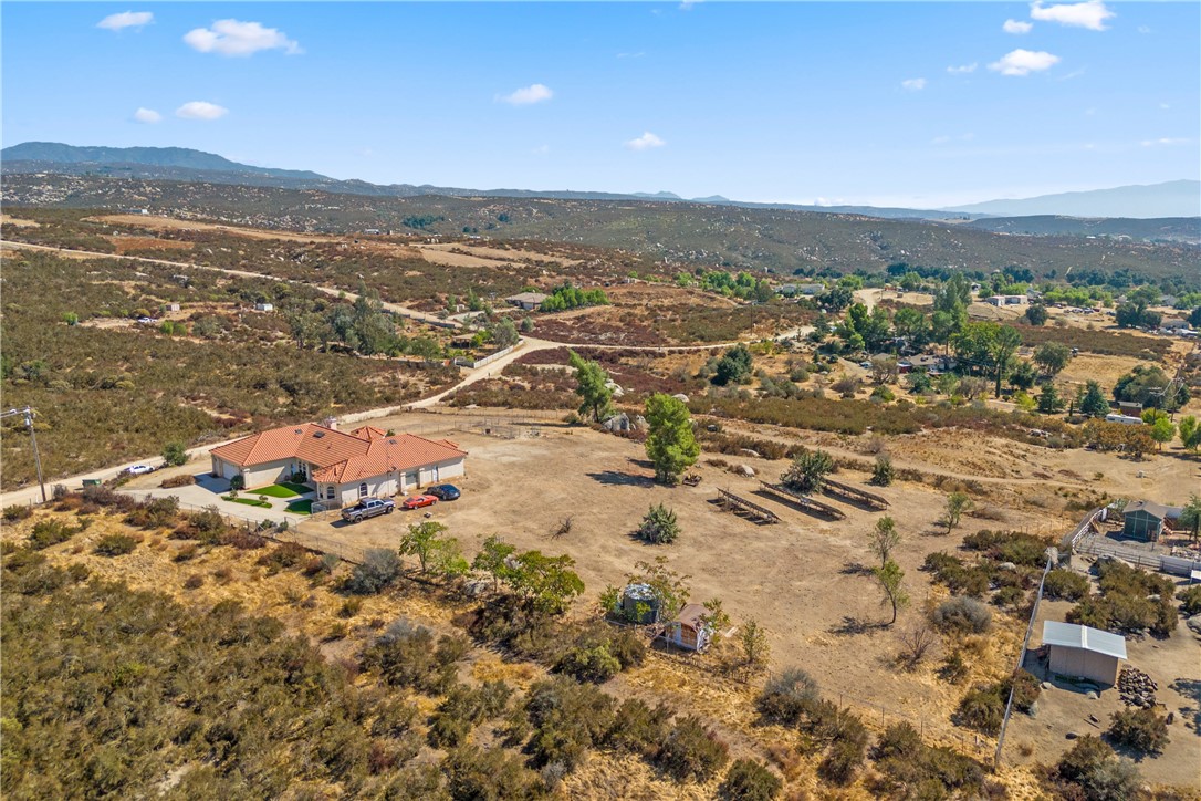 Detail Gallery Image 3 of 19 For 35725 Chenopod Dr, Hemet,  CA 92544 - 4 Beds | 3 Baths