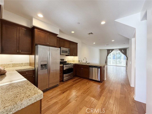 424 Silk Tree, Irvine CA: https://media.crmls.org/medias/b38b6533-2c15-45dc-afba-8c7b1f3a7ad9.jpg