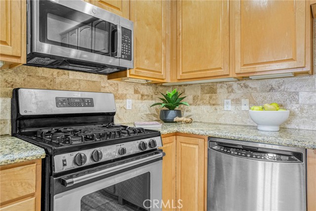 Detail Gallery Image 30 of 38 For 11923 Darlington Ave #302,  Los Angeles,  CA 90049 - 3 Beds | 3 Baths