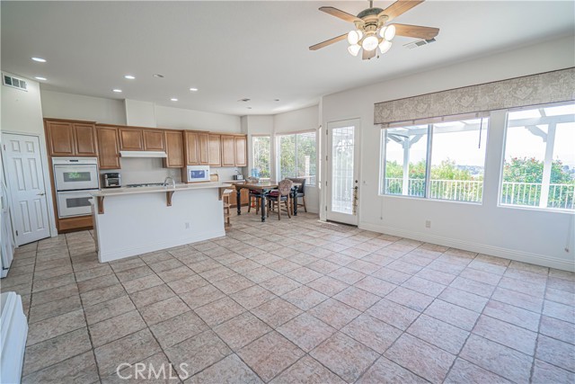 Detail Gallery Image 9 of 45 For 22440 Skylake Pl, Saugus,  CA 91390 - 5 Beds | 3/1 Baths
