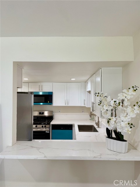 Detail Gallery Image 4 of 16 For 810 W Compton Blvd #7,  Compton,  CA 90220 - 2 Beds | 1/1 Baths