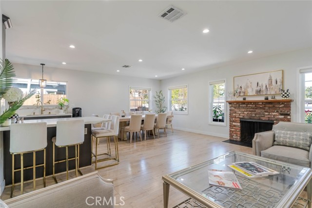 Detail Gallery Image 5 of 34 For 6659 Shirley Ave, Reseda,  CA 91335 - 3 Beds | 2 Baths