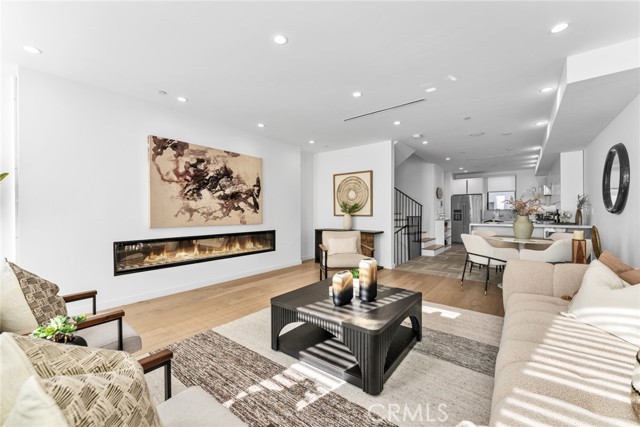 Detail Gallery Image 10 of 27 For 11341 Pearl St, Los Angeles,  CA 90064 - 4 Beds | 4/1 Baths