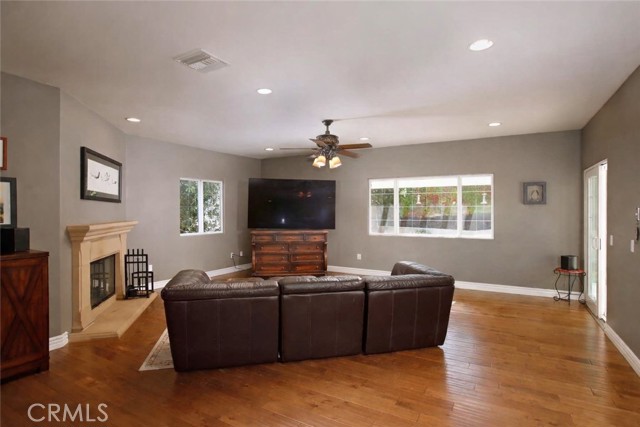 Detail Gallery Image 3 of 51 For 1595 E Avenida De Las Flores, Thousand Oaks,  CA 91362 - 4 Beds | 4/1 Baths