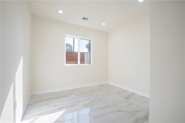 Detail Gallery Image 4 of 10 For 20473 Shamrock Pl, Chatsworth,  CA 91311 - 1 Beds | 1 Baths