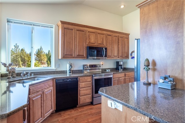Detail Gallery Image 13 of 36 For 5059 Indian Island, Weed,  CA 96094 - 4 Beds | 2/1 Baths