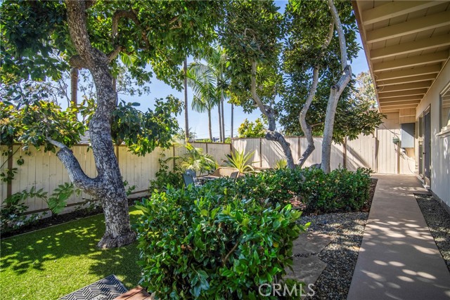 464 LOCUST, Laguna Beach CA: https://media.crmls.org/medias/b39090d0-2415-4e57-9d78-a9e506185c15.jpg