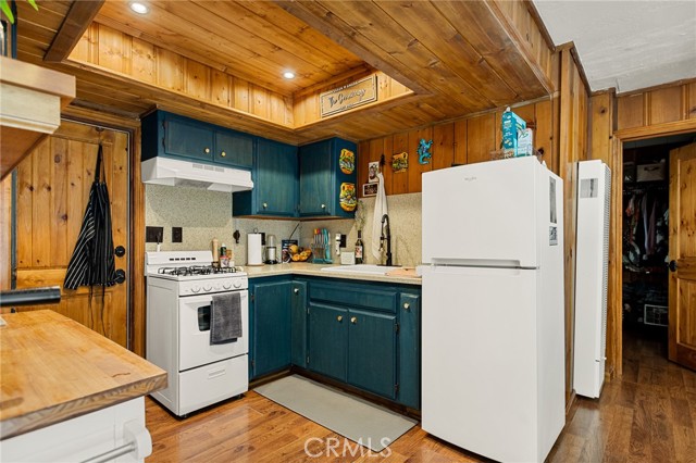 Detail Gallery Image 12 of 29 For 32135 West Dr, Running Springs,  CA 92382 - 2 Beds | 2 Baths