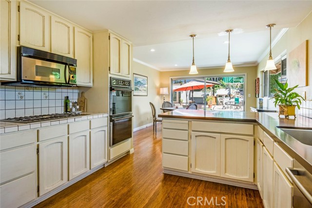 Gas burner stove top and electric oven.