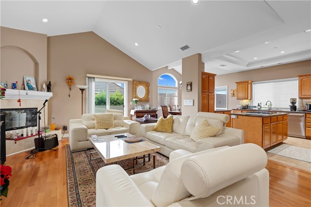 Detail Gallery Image 17 of 46 For 211 S Francisca #B,  Redondo Beach,  CA 90277 - 4 Beds | 3 Baths