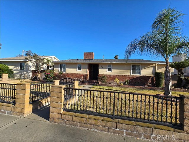 706 W Orangethorpe Avenue, Fullerton CA: https://media.crmls.org/medias/b3939b16-fc94-4687-9957-67ed3d873a58.jpg