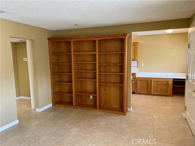 2364 San Padre, Hemet CA: https://media.crmls.org/medias/b3943ad4-a0fa-46ec-9686-c29598f7d81f.jpg