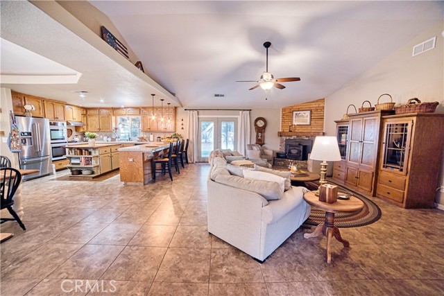 Detail Gallery Image 4 of 32 For 22052 Melrose Ct, Madera,  CA 93638 - 3 Beds | 2/1 Baths