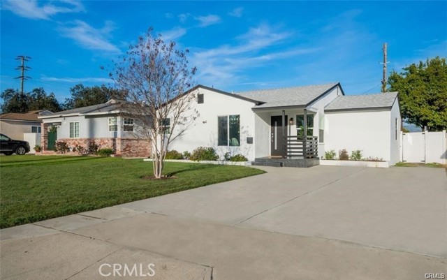 1484 N Clybourn Avenue, Burbank CA: https://media.crmls.org/medias/b3949f08-974a-4777-a34a-42265edf9416.jpg