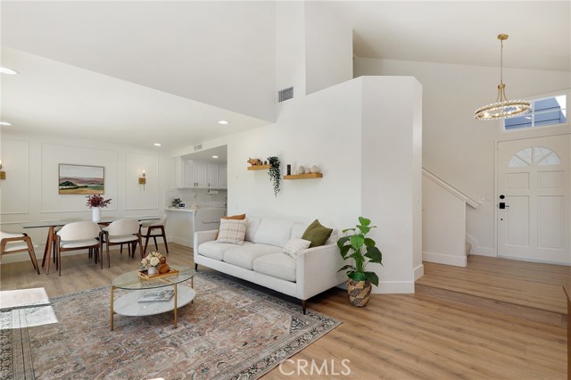 Detail Gallery Image 5 of 21 For 2332 Aspen St, Tustin,  CA 92782 - 3 Beds | 2/1 Baths
