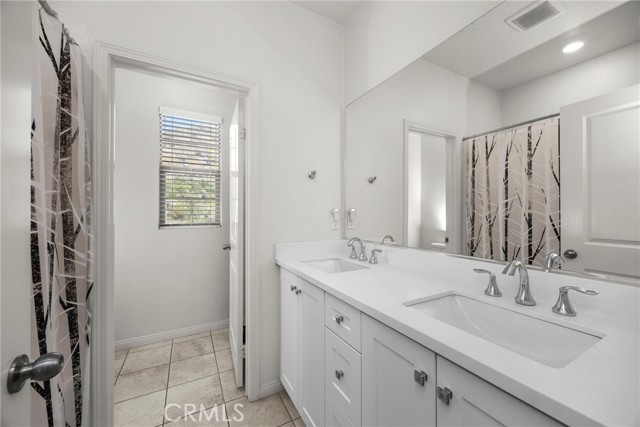 Detail Gallery Image 24 of 27 For 22886 Concord, Saugus,  CA 91350 - 2 Beds | 2/1 Baths