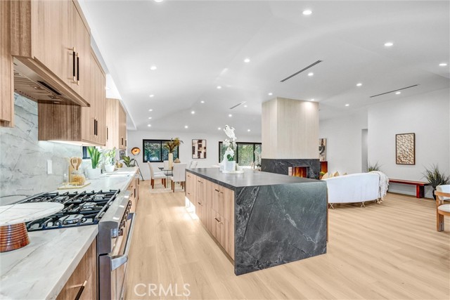 6847 Katherine, Van Nuys CA: https://media.crmls.org/medias/b39644ff-d5c7-4ea4-b9c8-63224418eff0.jpg