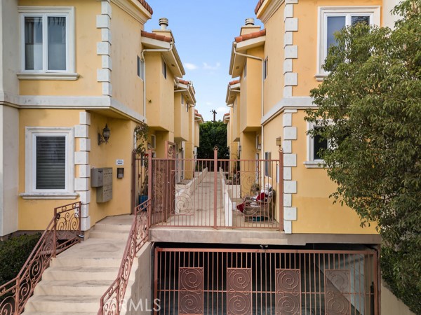 Detail Gallery Image 1 of 34 For 14535 Margate St #15,  Sherman Oaks,  CA 91411 - 3 Beds | 2/1 Baths